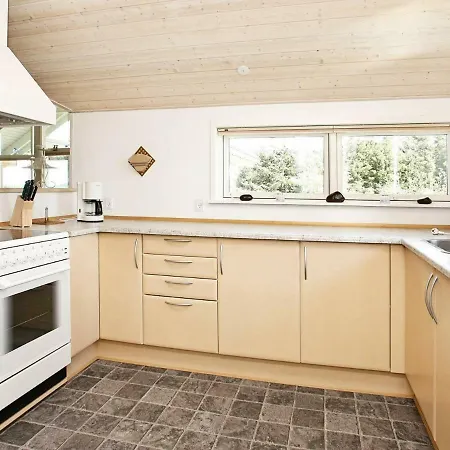 Three-bedroom Holiday In Roslev 7 *